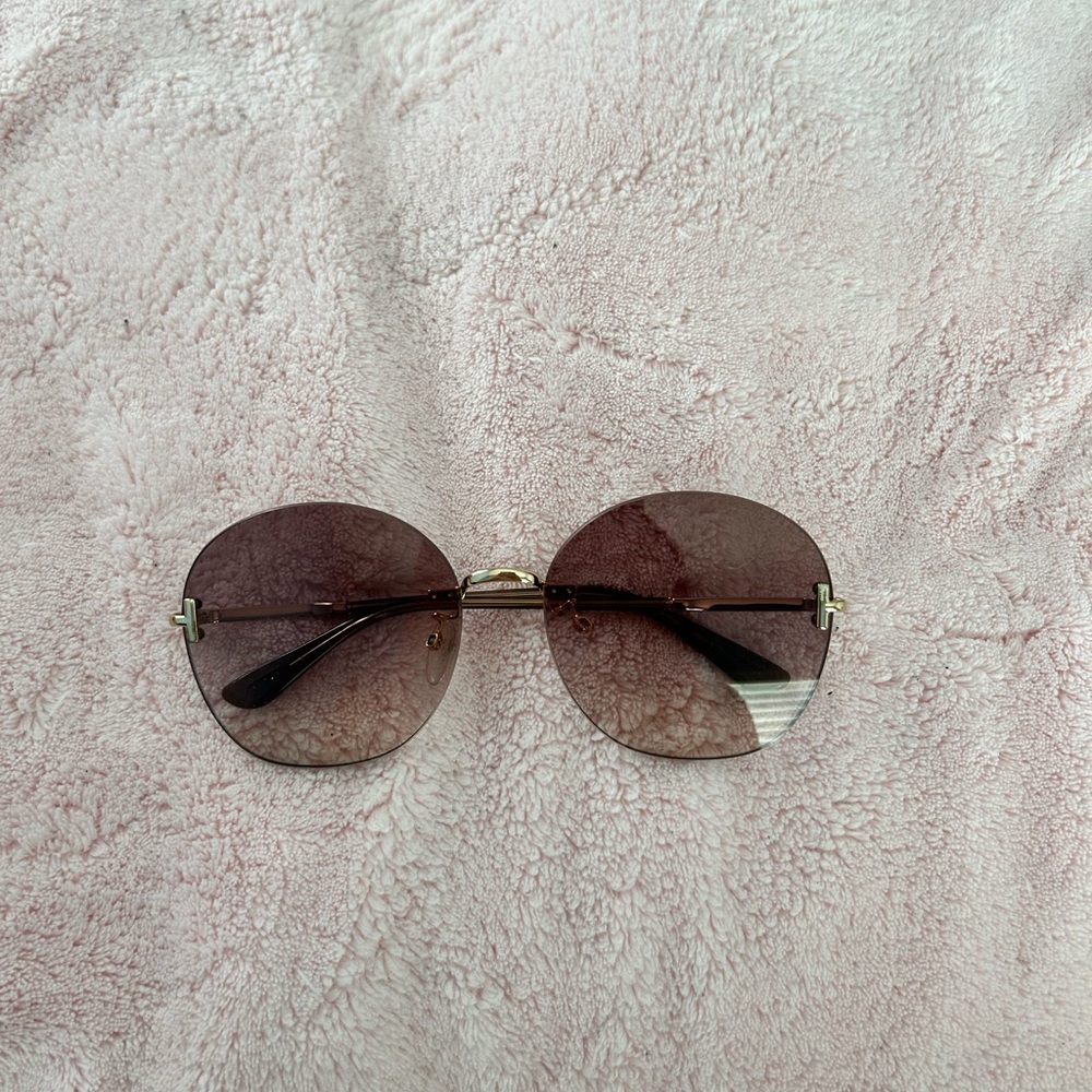 LAST NIGHT! Donating TOMORROW MORNING! 💗 Tom Ford Sunglasses